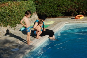 25 août 2012 - A la piscine avec Sephora et Florian