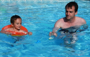 29 juin 2009 - dans notre piscine avec daaddyy !